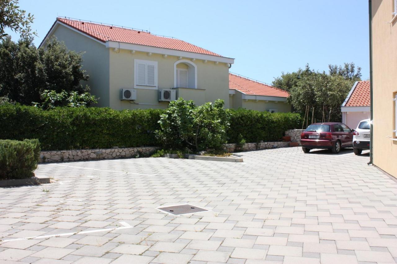 Apartments Jtv Simuni Kolan Exterior photo